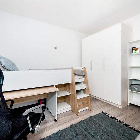 Lea'S Apartment Ровінь Екстер'єр фото