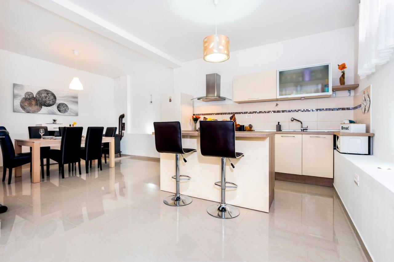 Lea'S Apartment Ровінь Екстер'єр фото