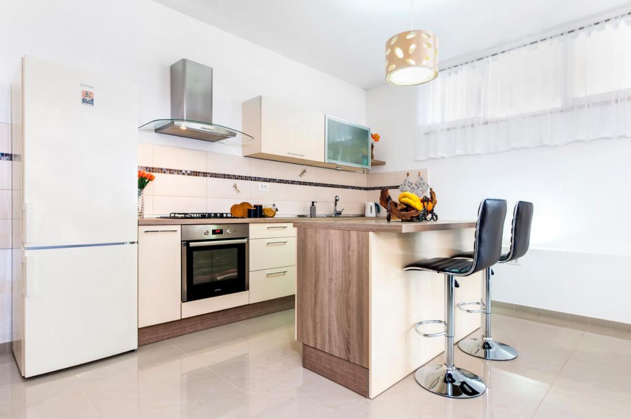 Lea'S Apartment Ровінь Екстер'єр фото